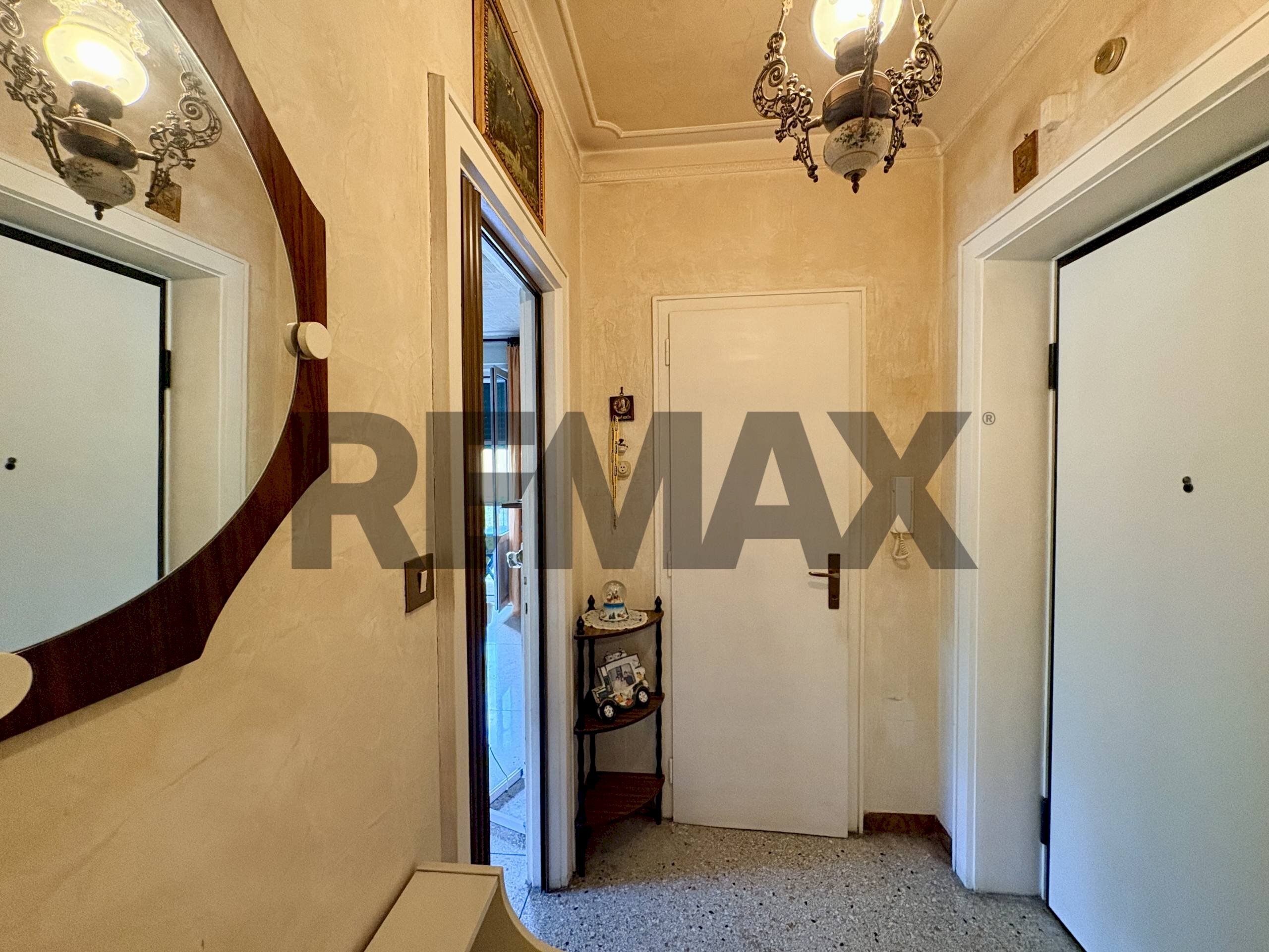 Hall / corridoio - Two-room apartment VIA COLORNI
4, Trieste - photo 2