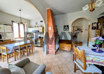 Sala da pranzo - Three-room apartment Geroni
 
36, Artogne - photo 5