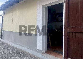 Parcheggio - Semi-detached house strada del campofermo
50, Tizzano Val Parma - photo 15
