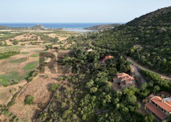 Vista delle montagne - Independent house via Iris
8, Domus De Maria - photo 4