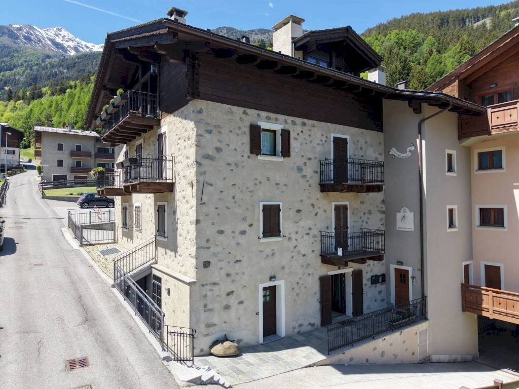 Facciata - Appartamento via al Canton, 4, Valdisotto - foto 1