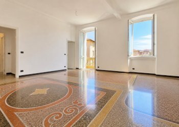 Soggiorno luminoso con pavimento decorato - Appartamento Santa Margherita Ligure - foto 14