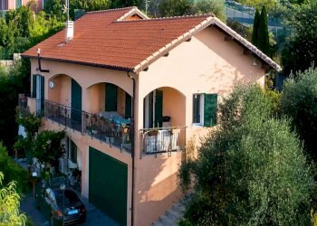 Facciata - Villa via San Martino, 22, Soldano - foto 1