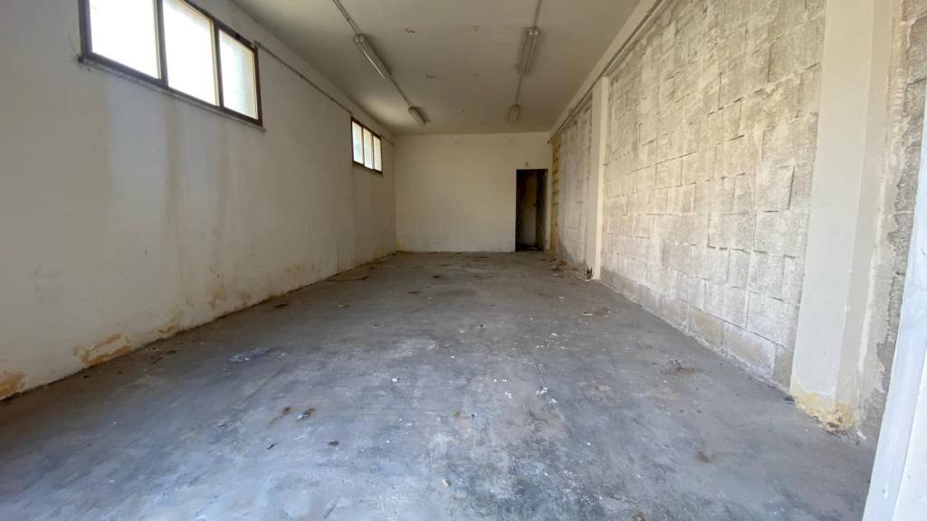 Magazzino - Warehouse via Capri, Carini - photo 1