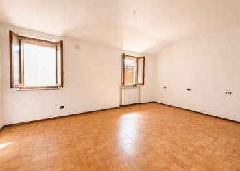 Foto 1 - Three-room apartment via san rocco
 
5, Borgo San Giacomo - photo 1
