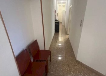 Corridoio - Ufficio via Luigi Zamboni, 9, Bologna (zona Centro Storico) - foto 2