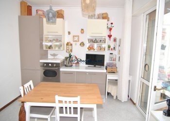 CUCINA - Appartamento Via degli Scarronzoni 9, Livorno - foto 4
