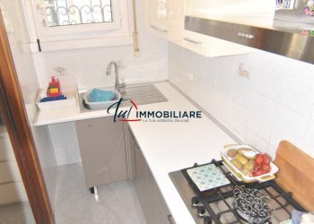 CUCINA - Appartamento Via degli Scarronzoni 9, Livorno - foto 5