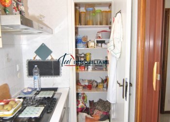 CUCINA - Appartamento Via degli Scarronzoni 9, Livorno - foto 6