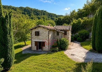 Foto 1 - Rustico via Castellano
 
53, Venarotta - foto 1