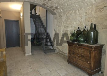 Scale - Bilocale Strada Palazzo Dell'intendenza
32, Bari - foto 3