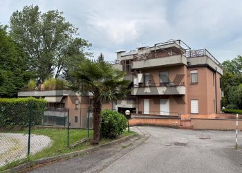 Edificio all\'aperto - Three-room apartment Via Giovanni Cimabue
 
7, Varese - photo 32