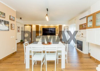 Sala da pranzo - Appartamento Viale San Teodoro
 
11, Catania - foto 5