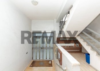 Scale - Apartment Via Delle Robinie
 
4, Catania - photo 11