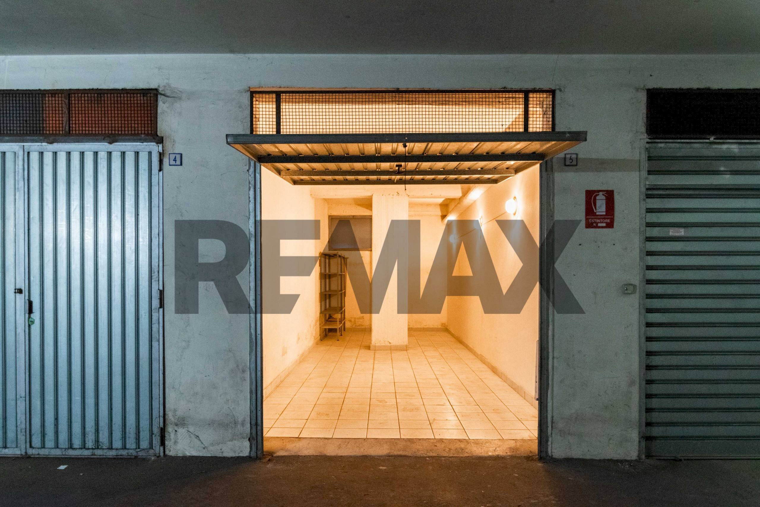 Parcheggio - Box Piazza Vittorio Emanuele
22, Sant'Agata Li Battiati - photo 3