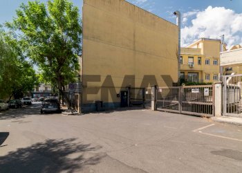 Edificio all\'aperto - Box Piazza Vittorio Emanuele
 
22, Sant'Agata Li Battiati - photo 11