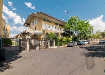 Casa all\'aperto - Box Piazza Vittorio Emanuele
 
22, Sant'Agata Li Battiati - photo 13