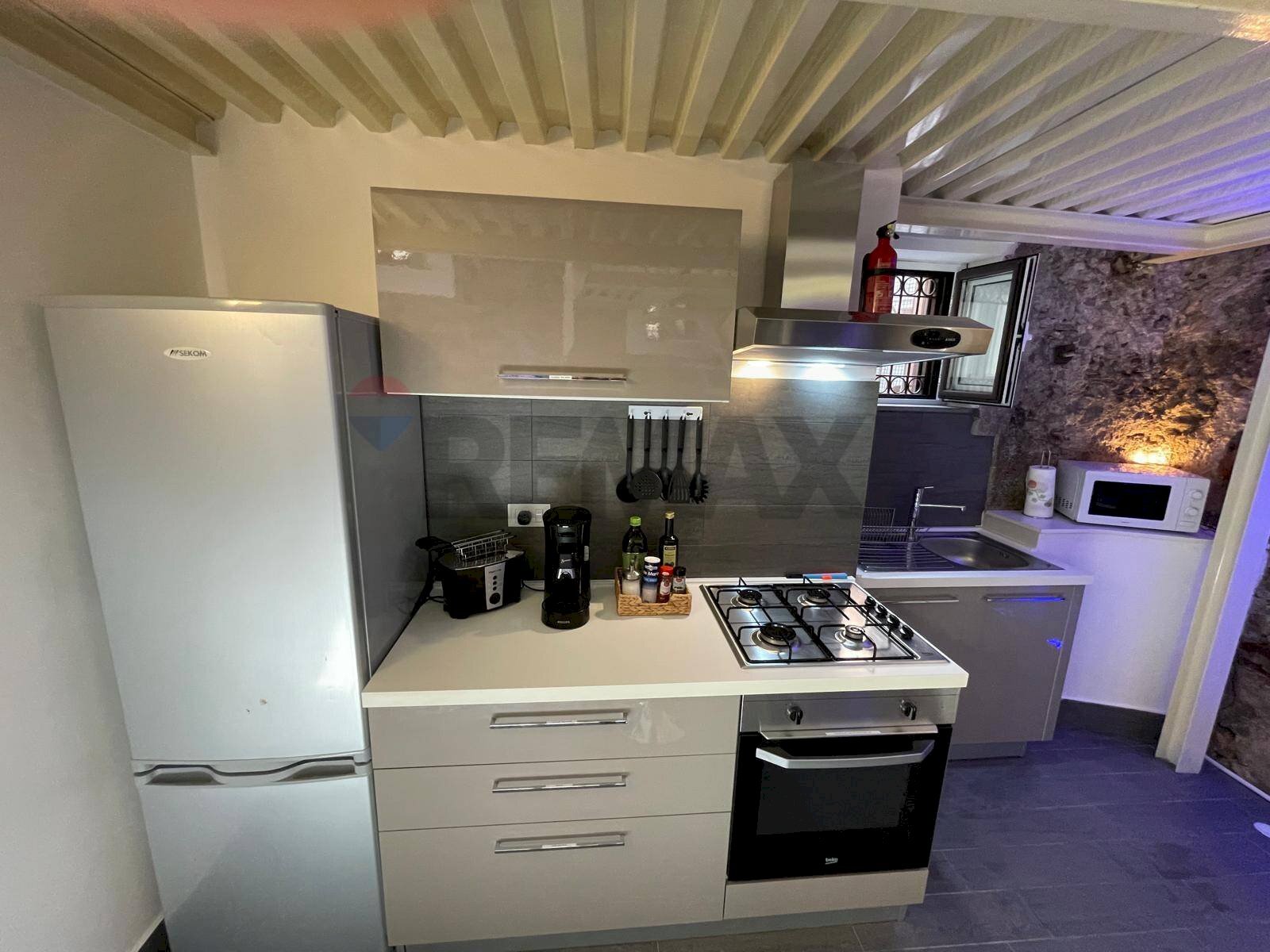 Cucina - Casa indipendente Vicolo Maura
12, Catania - foto 3