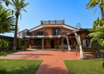 Casa all\'aperto - Villa Via Maccarello
 
39, Catania - foto 6