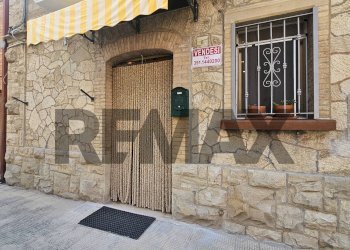 Edificio all\'aperto - Independent house Largo Poerio
 
8, Castelnuovo della Daunia - photo 31