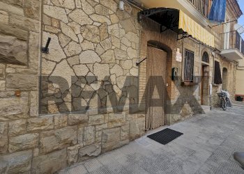 Edificio all\'aperto - Independent house Largo Poerio
 
8, Castelnuovo della Daunia - photo 32