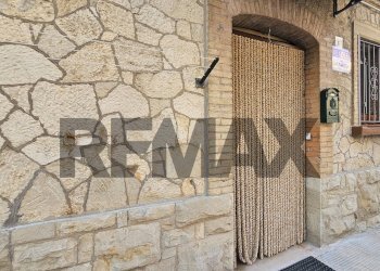 Edificio all\'aperto - Independent house Largo Poerio
 
8, Castelnuovo della Daunia - photo 33