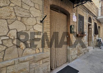 Edificio all\'aperto - Independent house Largo Poerio
 
8, Castelnuovo della Daunia - photo 34