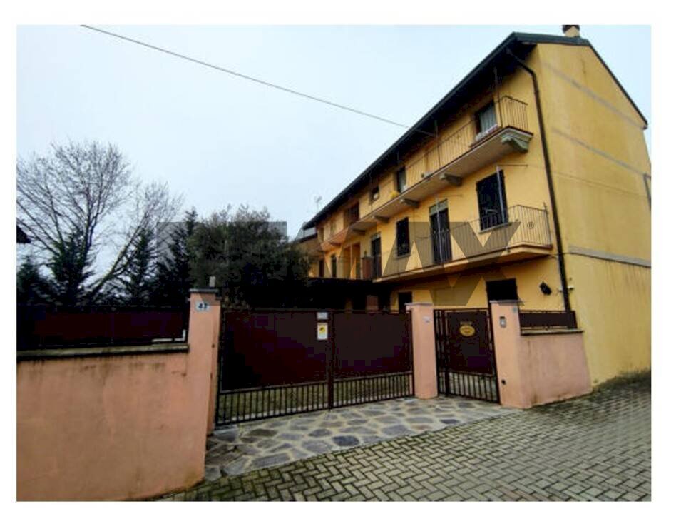 Edificio all\'aperto - Casa semi indipendente via Croce
 
43, Cerano - foto 1