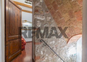 Hall / corridoio - Three-room apartment Via della Bubbolina
 
9, Semproniano - photo 12
