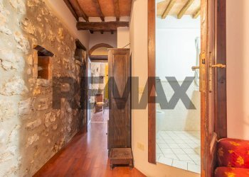 Hall / corridoio - Three-room apartment Via della Bubbolina
 
9, Semproniano - photo 32