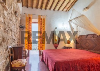 Camera / camera da letto - Three-room apartment Via della Bubbolina
 
9, Semproniano - photo 36