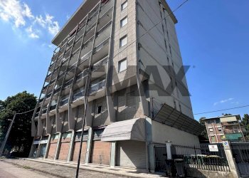 Edificio all\'aperto - Negozio Via Venticinque Aprile
21, Fidenza - foto 1