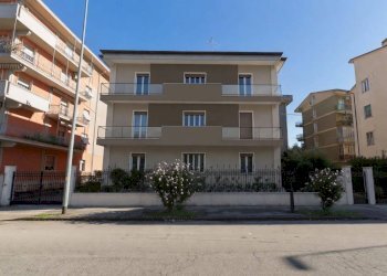 Foto 3 - Trilocale Via Po
13, Verona - foto 2