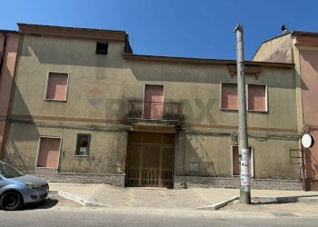Edificio all\'aperto - Casa semi indipendente Via IV Novembre
 
Snc, Carinola - foto 1