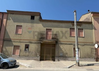 Edificio all\'aperto - Casa semi indipendente Via IV Novembre
 
Snc, Carinola - foto 2
