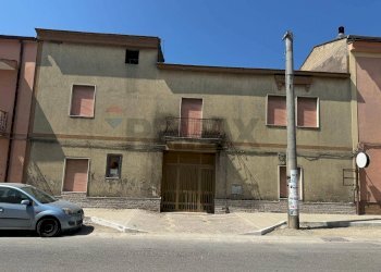 Edificio all\'aperto - Casa semi indipendente Via IV Novembre
 
Snc, Carinola - foto 5