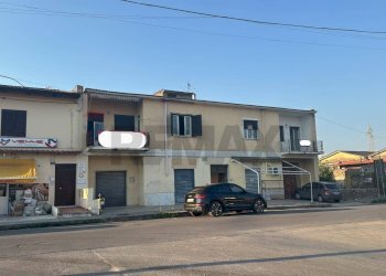 Edificio all\'aperto - Casa indipendente Corso Umberto I
 
67-69, Carinola - foto 3
