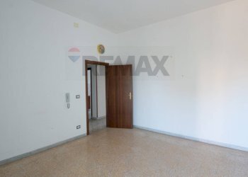 Stanza vuota - Casa indipendente Corso Umberto I
 
67-69, Carinola - foto 9