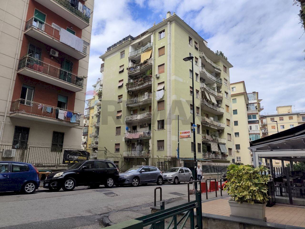 Edificio all\'aperto - Two-room apartment Via Bruno Falcomata'
 
28, Napoli - photo 1
