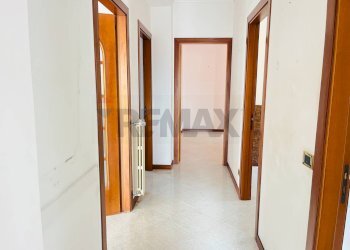 Hall / corridoio - Apartment Via Pietro Calamandrei
 
86, Vittoria - photo 9