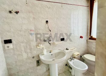 Bagno - Apartment Via Pietro Calamandrei
 
86, Vittoria - photo 14