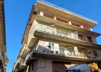 palazzina - Appartamento Via Leon Battista Alberti
 
1, Favara - foto 2