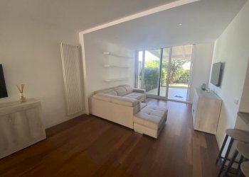 IMG_2226 - Villa Viale dei pini B/2B, Noicàttaro - foto 1