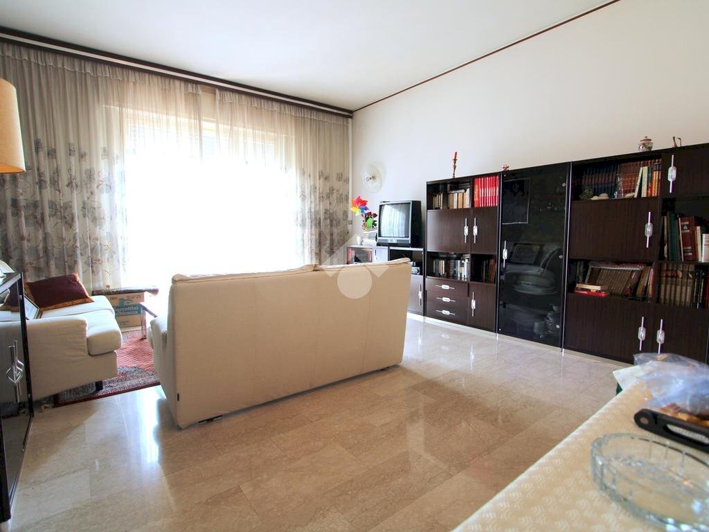 Three-room apartment Via Alessandro Manzoni, Bareggio - photo 3