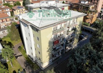 Three-room apartment Via Alessandro Manzoni, Bareggio - photo 1