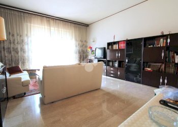 Three-room apartment Via Alessandro Manzoni, Bareggio - photo 3