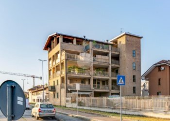 Three-room apartment Via San Carlo, Cesano Boscone - photo 1