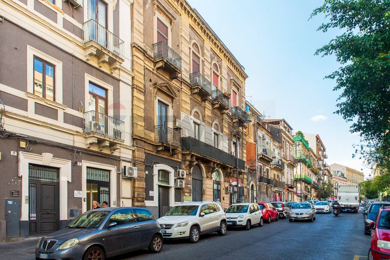 Edificio all\'aperto - Bilocale Via Plebiscito
67, Catania - foto 2