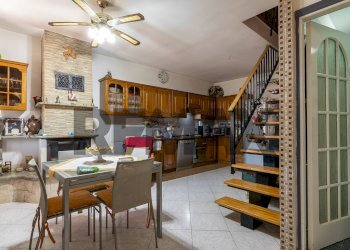 Sala da pranzo - Casa indipendente Via Giacomo Leopardi
 
1, Melilli - foto 4