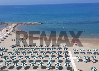Vista dell\'acqua - Villa a Schiera via monte civetta
 
10, Nettuno - foto 11